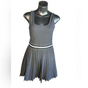 All in Motion Women's Black and White skort dress tennis roundneck sz S preloved